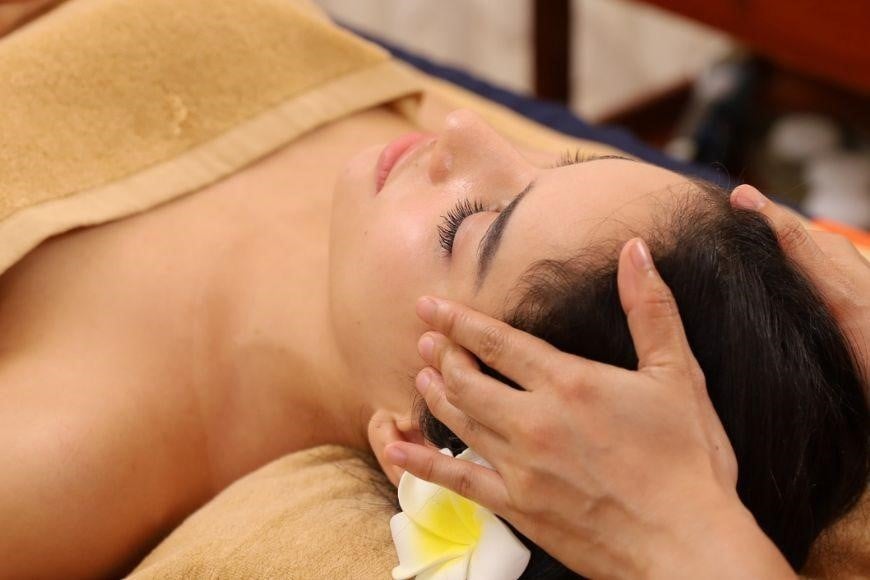 Massage da đầu giúp giảm căng thẳng và cải thiện giấc ngủ tại Ánh Spa