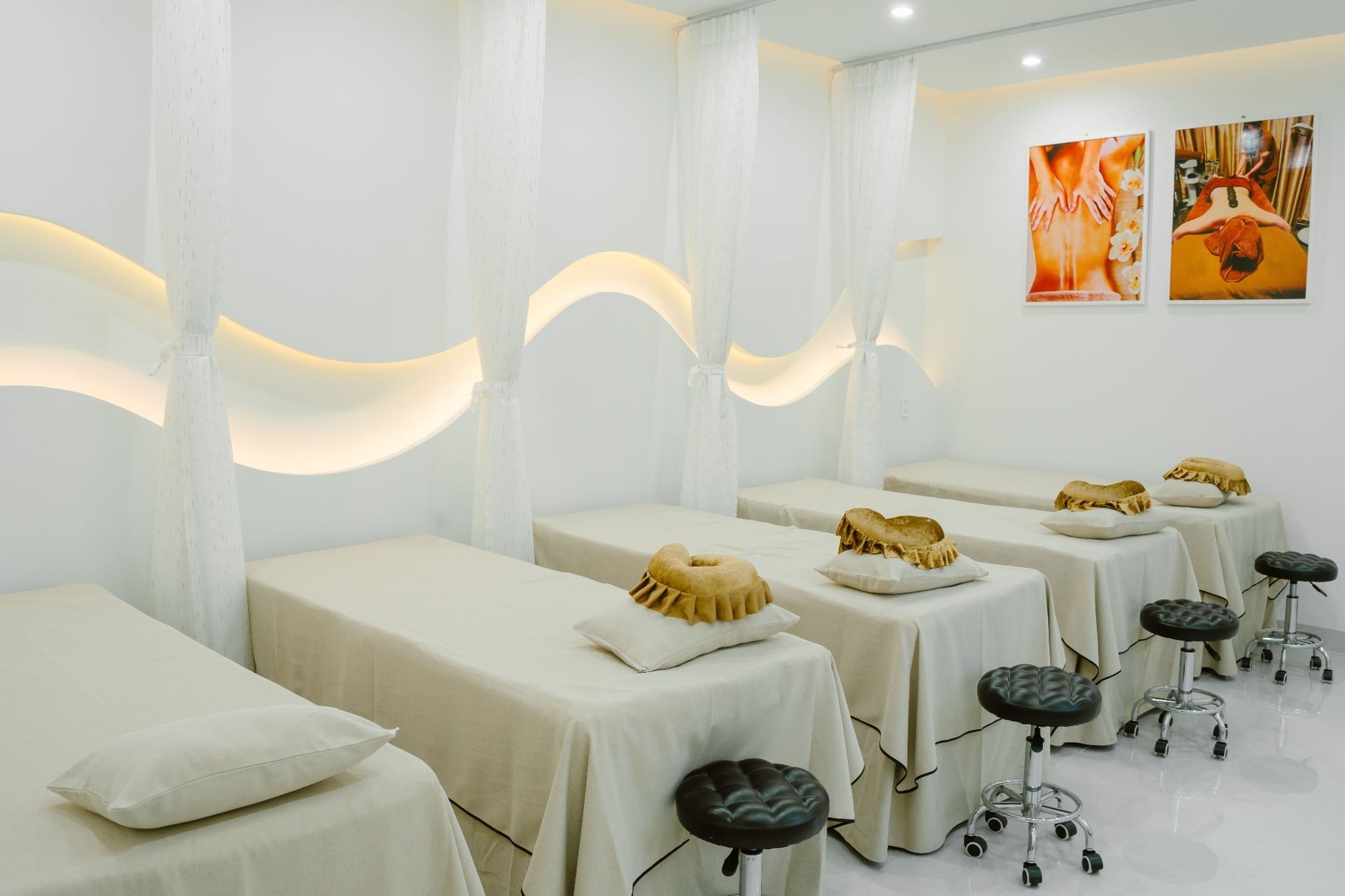 A Thai massage treatment to relax the whole body