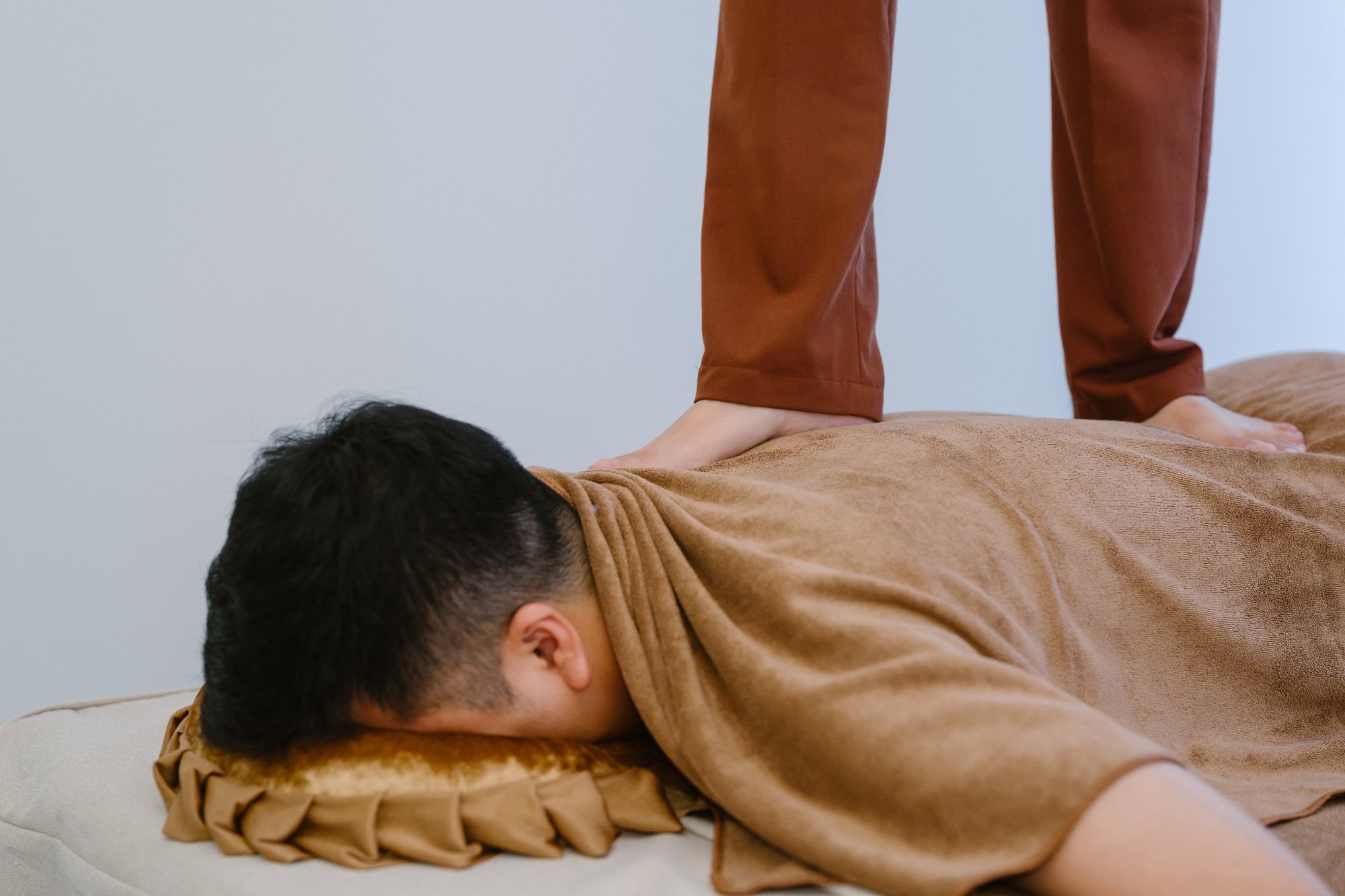 Thai massage in Da Nang at Anh Spa with professional muscle-stretching techniques