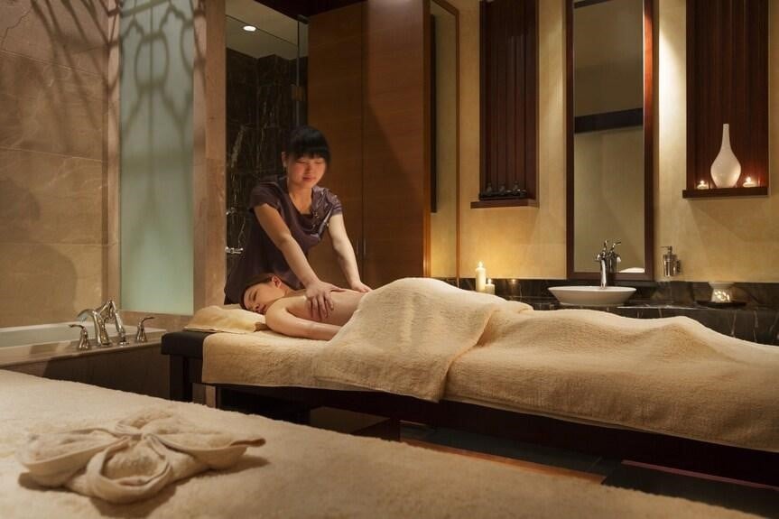 Massage toàn thân sau liệu trình xông hơi